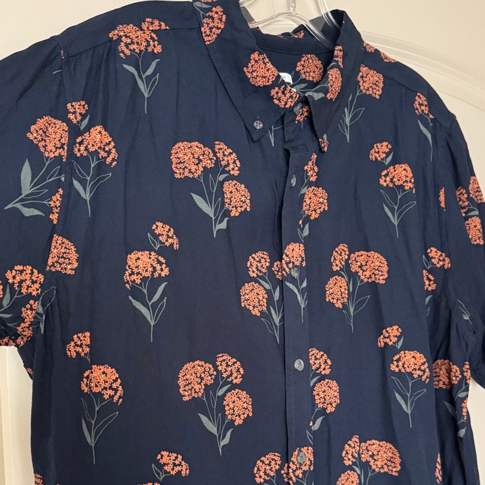 Men's Navy Short-Sleeve Button-Down Shirt with Rust Floral Print - Picture 3 of 3